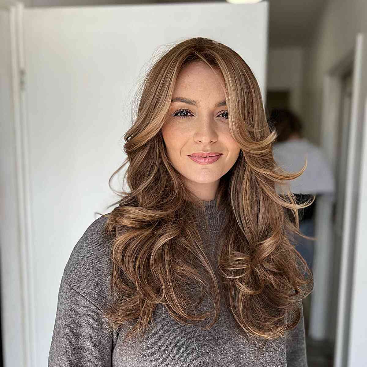 Honey Blonde Collarbone Layers With Side Bangs — Layered Hair
