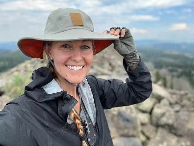 Braid with Wide-Brimmed Hat Braid with Wide-Brimmed Hat — Hiking Hairstyles