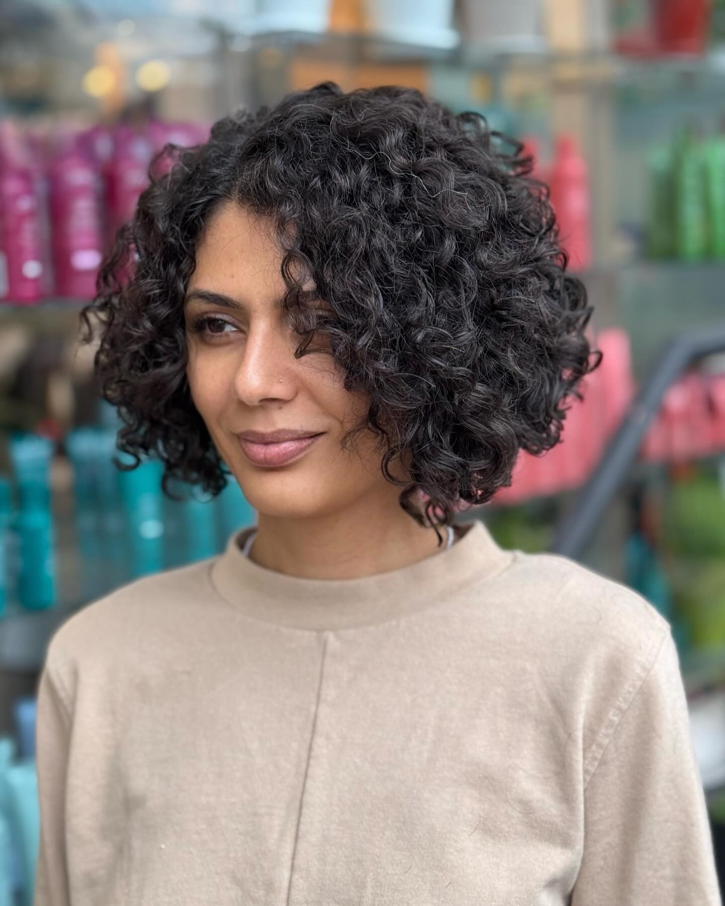 Black Stacked Bob With Defined Curls — 3B Hairstyles
