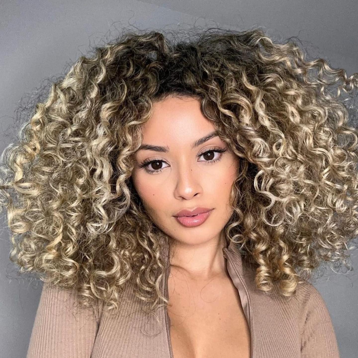 Collarbone Blowout With Ash Blonde Collarbone Blowout With Ash Blonde — Highlights on Curly Hair