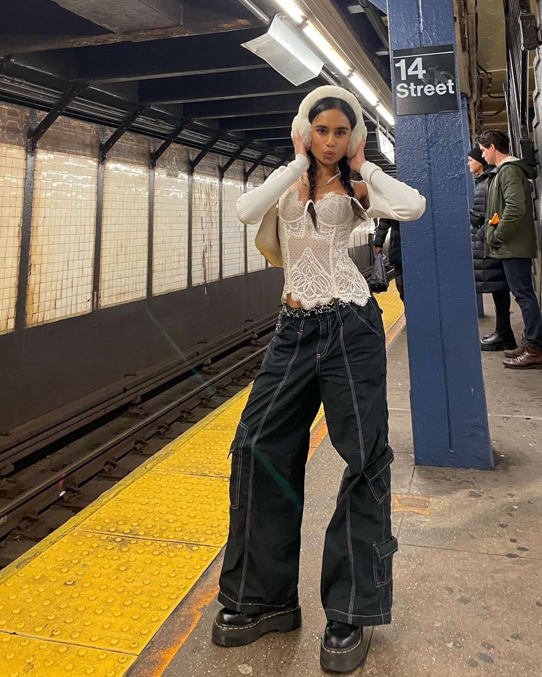 Black Wide-Leg Cargo Pants With Lace Corset and Boots — Cargo Pants Outfits
