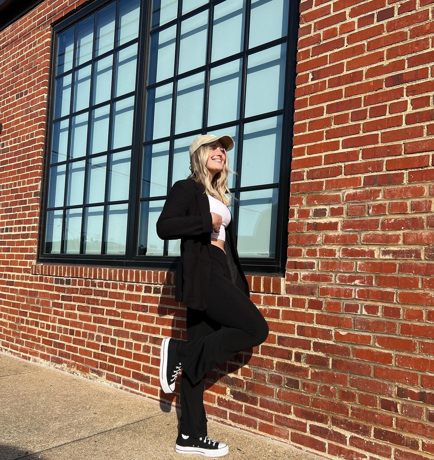 Casual Meets Smart: Black High-Tops with Blazer and Cap — Converse Outfits