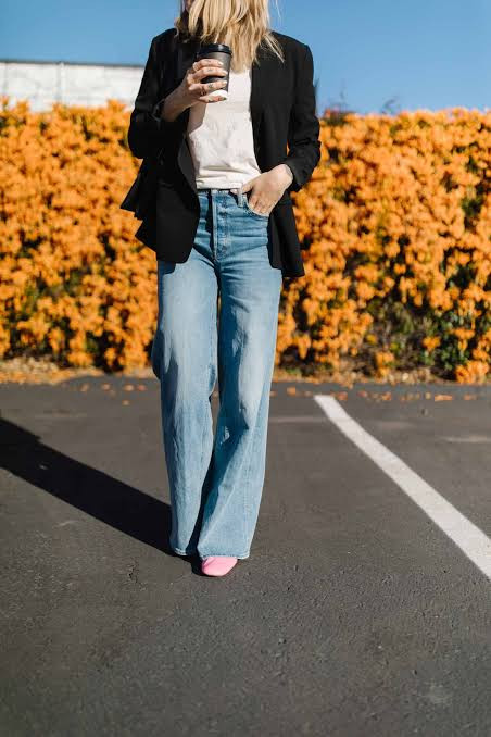 Black Blazer and Pink Ballet Flats with Wide-Leg Jeans — Ballet Flats with Jeans Outfits