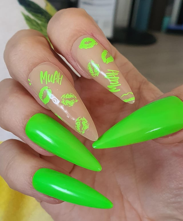 Neon Pink Wavy Line Stilettos Neon Pink Wavy Line Stilettos — Glow in the Dark Nails