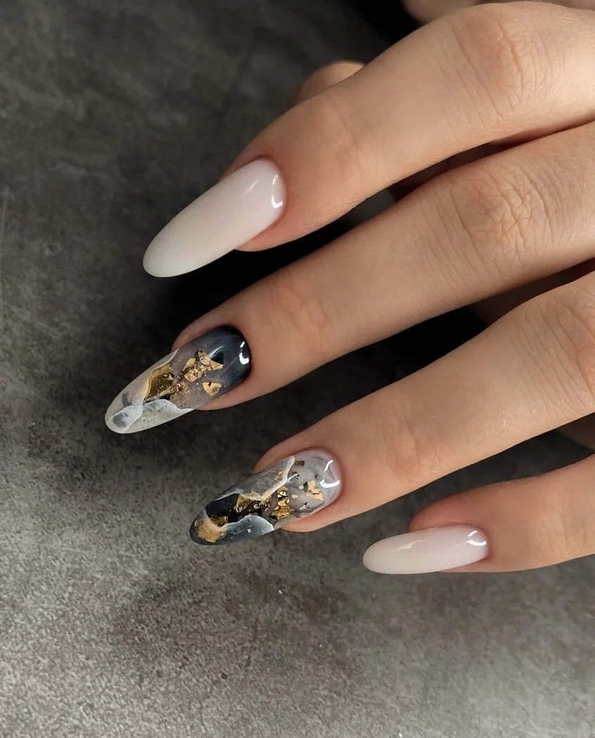 White and Gold Marble Accent Oval Nails White and Gold Marble Accent Oval Nails — Hard Gel Nails