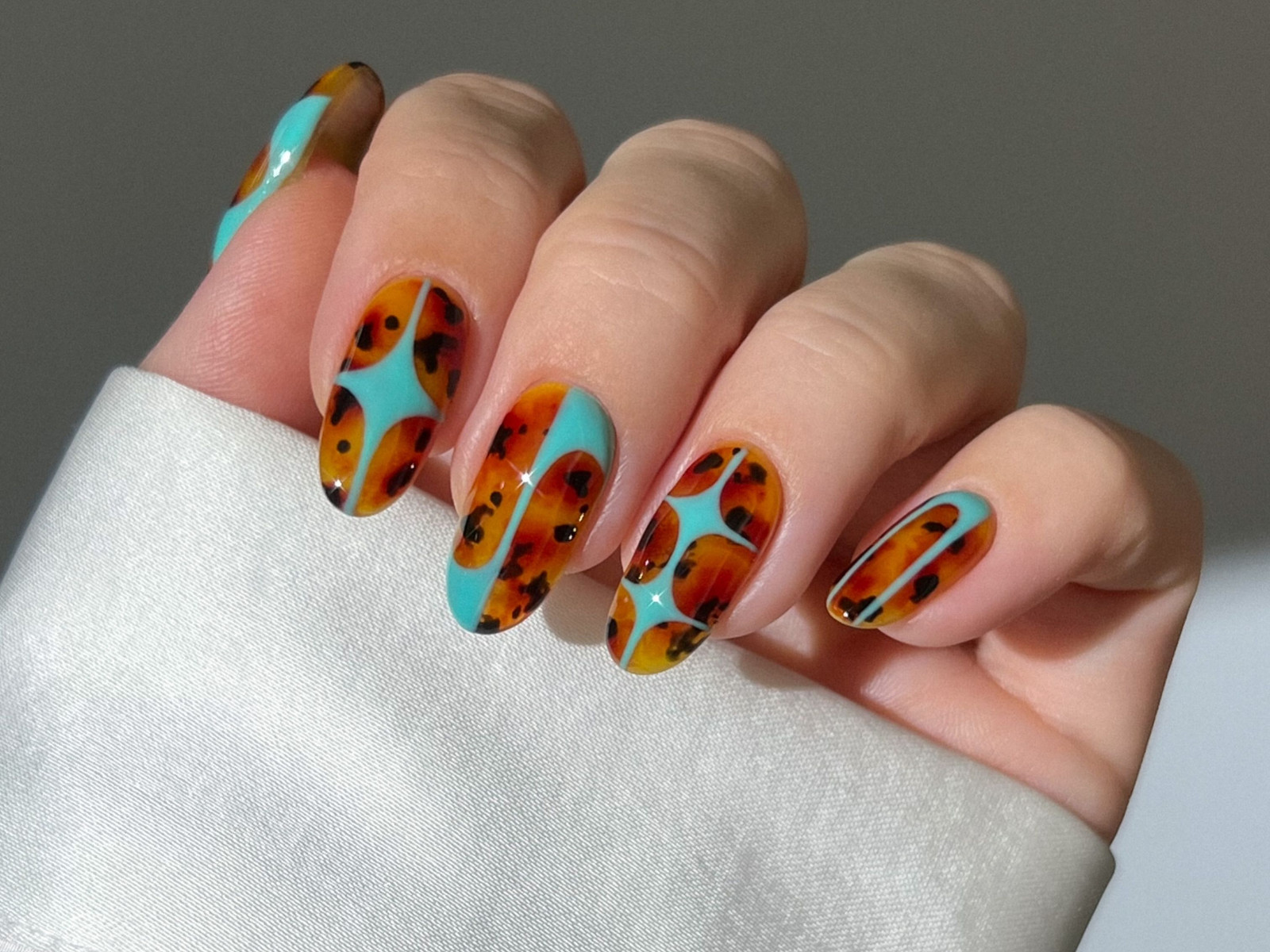 Tortoiseshell with Turquoise Geometric Nails Tortoiseshell with Turquoise Geometric Nails — Photoshoot Nails