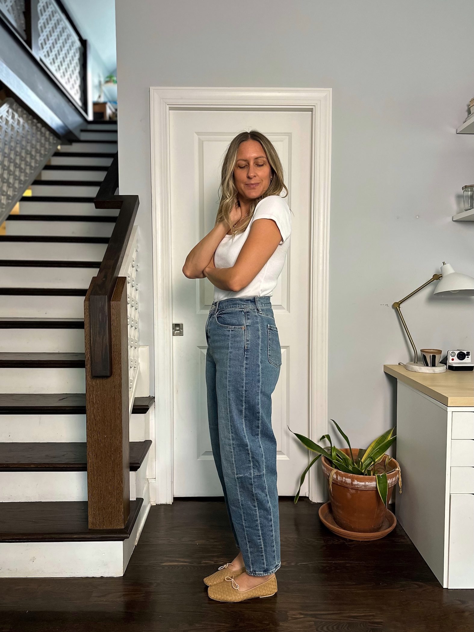 Light Blue Barrel Jeans with Side Seam Detail and Espadrille Wedges Light Blue Barrel Jeans with Side Seam Detail and Espadrille Wedges — Barrel Jeans Outfits