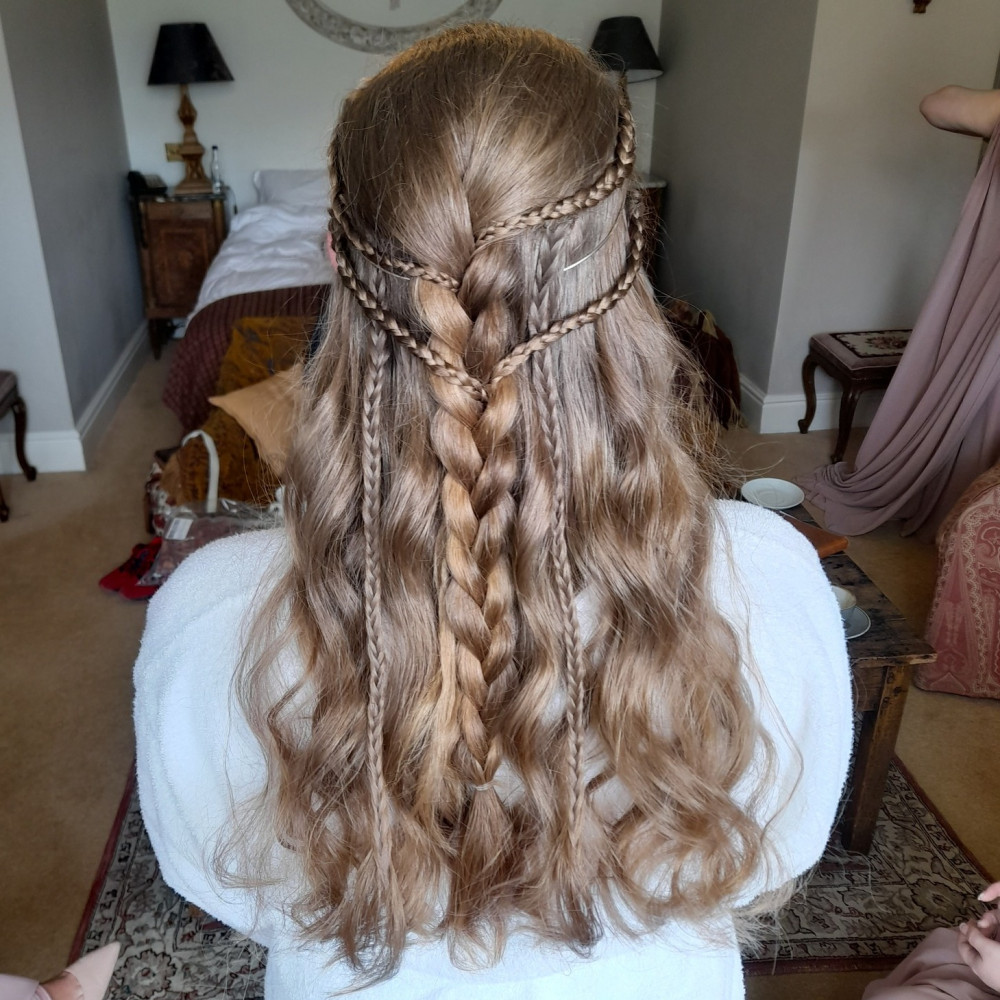 Visual Idea Visual Idea — Half Up Half Down with Braids
