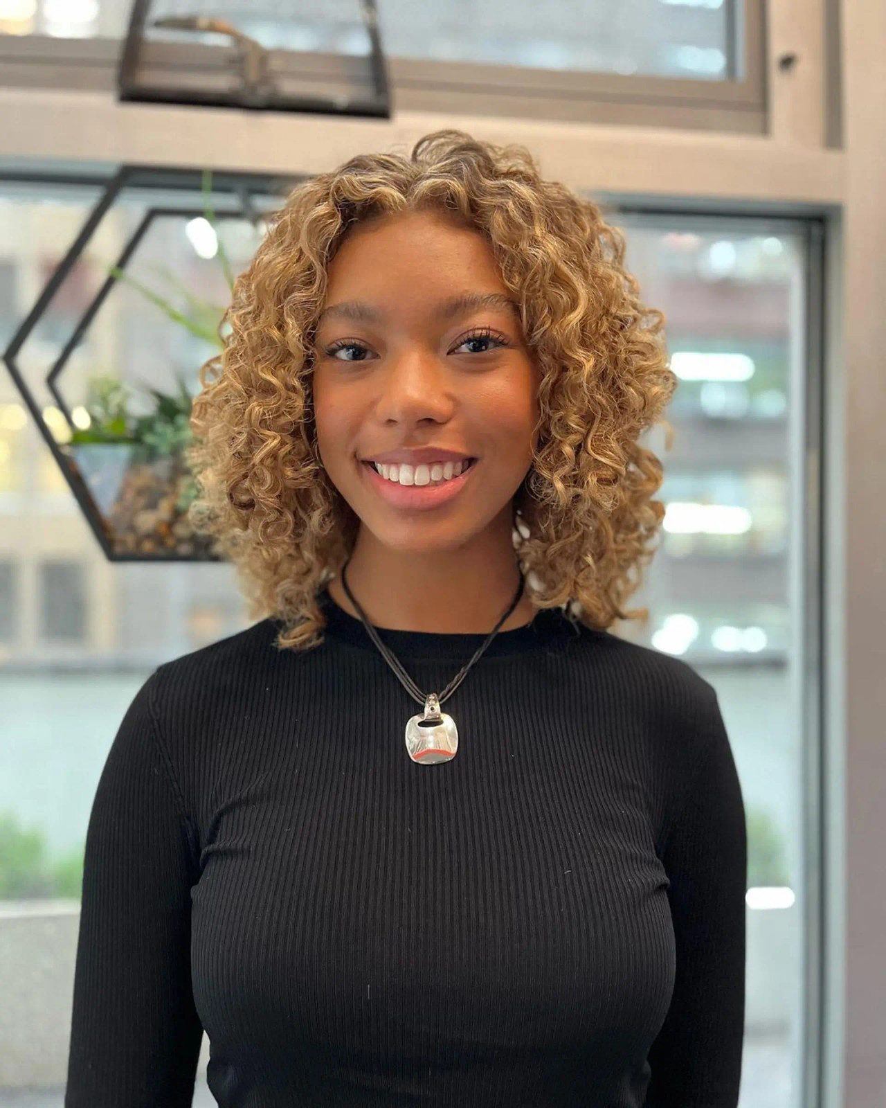 Visual Idea Visual Idea — Blonde Curly Hair