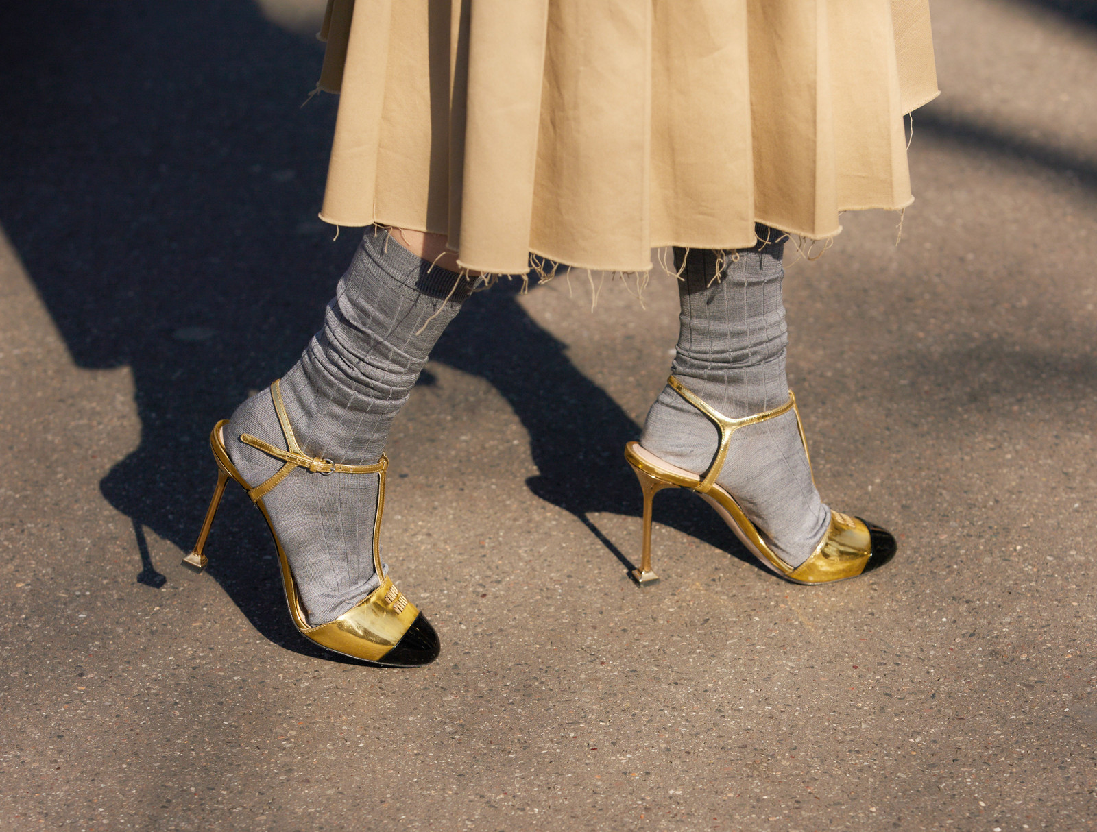 Grey Ribbed Socks with Gold Stiletto Heels Grey Ribbed Socks with Gold Stiletto Heels — Socks with Heels Outfits