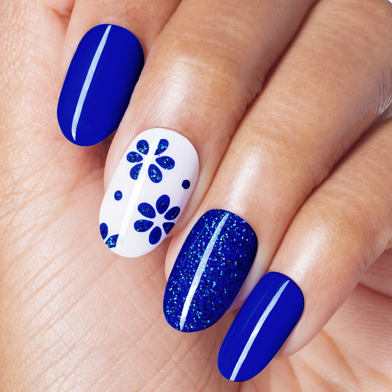 Glossy Glitter Visual Idea Glossy Glitter Visual Idea — Dance Mom Nails