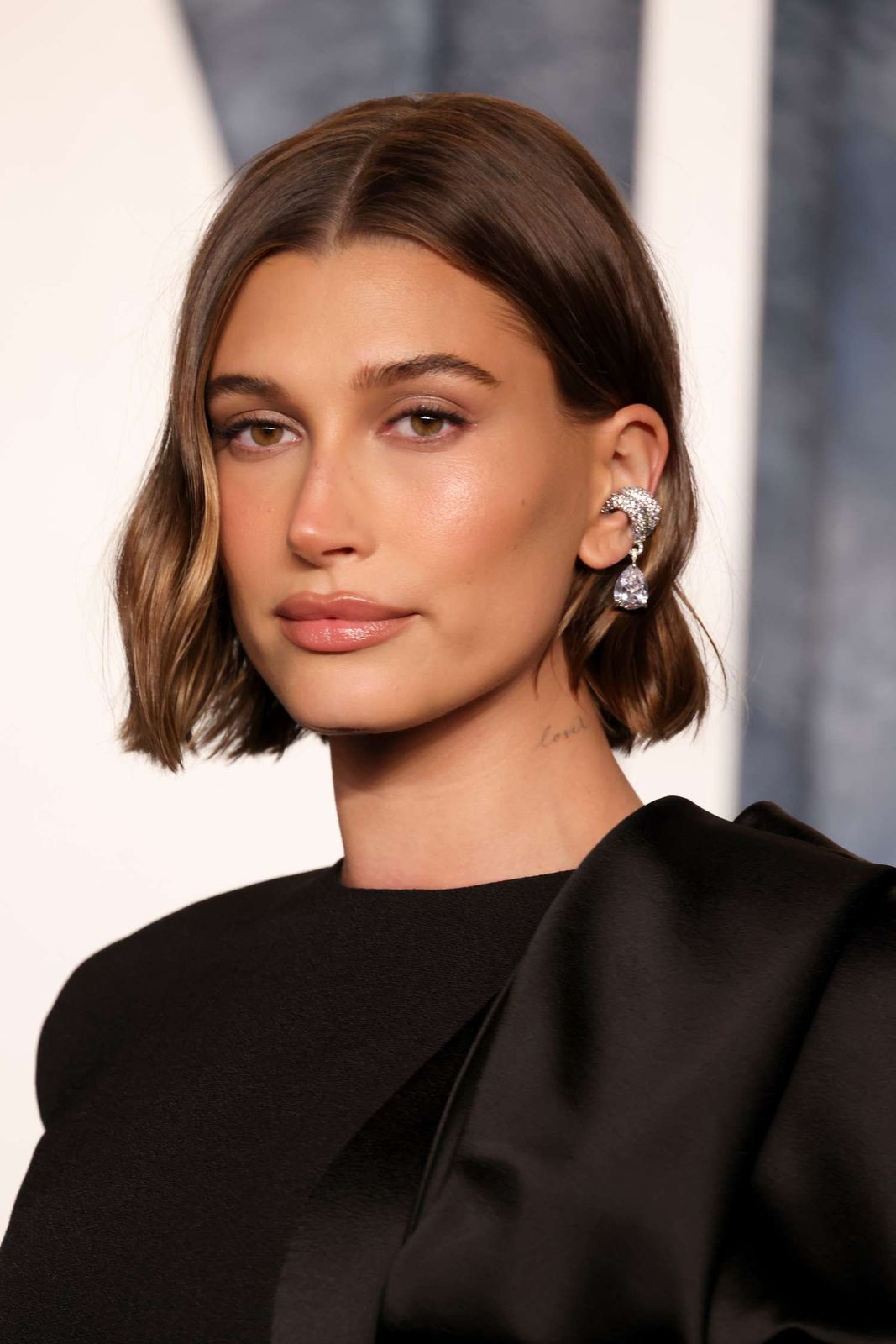 Wavy Chin Bob With Face-Framing Layers Wavy Chin Bob With Face-Framing Layers — Haircuts for Square Faces