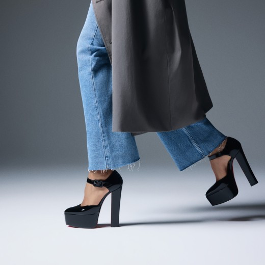 Cropped Wide-Leg Jeans and Trench Coat with Black Patent Platforms — Platform Heels Outfits