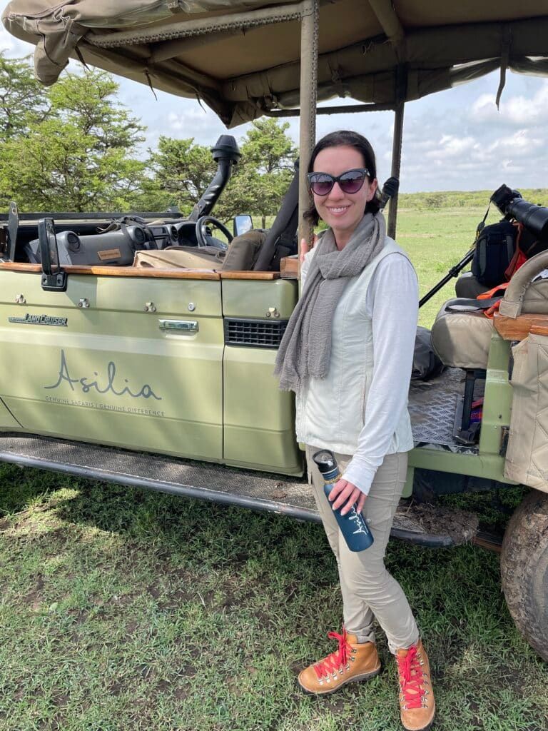 Fitted Safari Look with Quilted Vest and Cargo Pants — Safari Outfits
