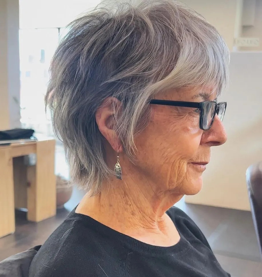 Textured Grey Bob With Blonde Highlights — Hairstyles for Thinning Crown