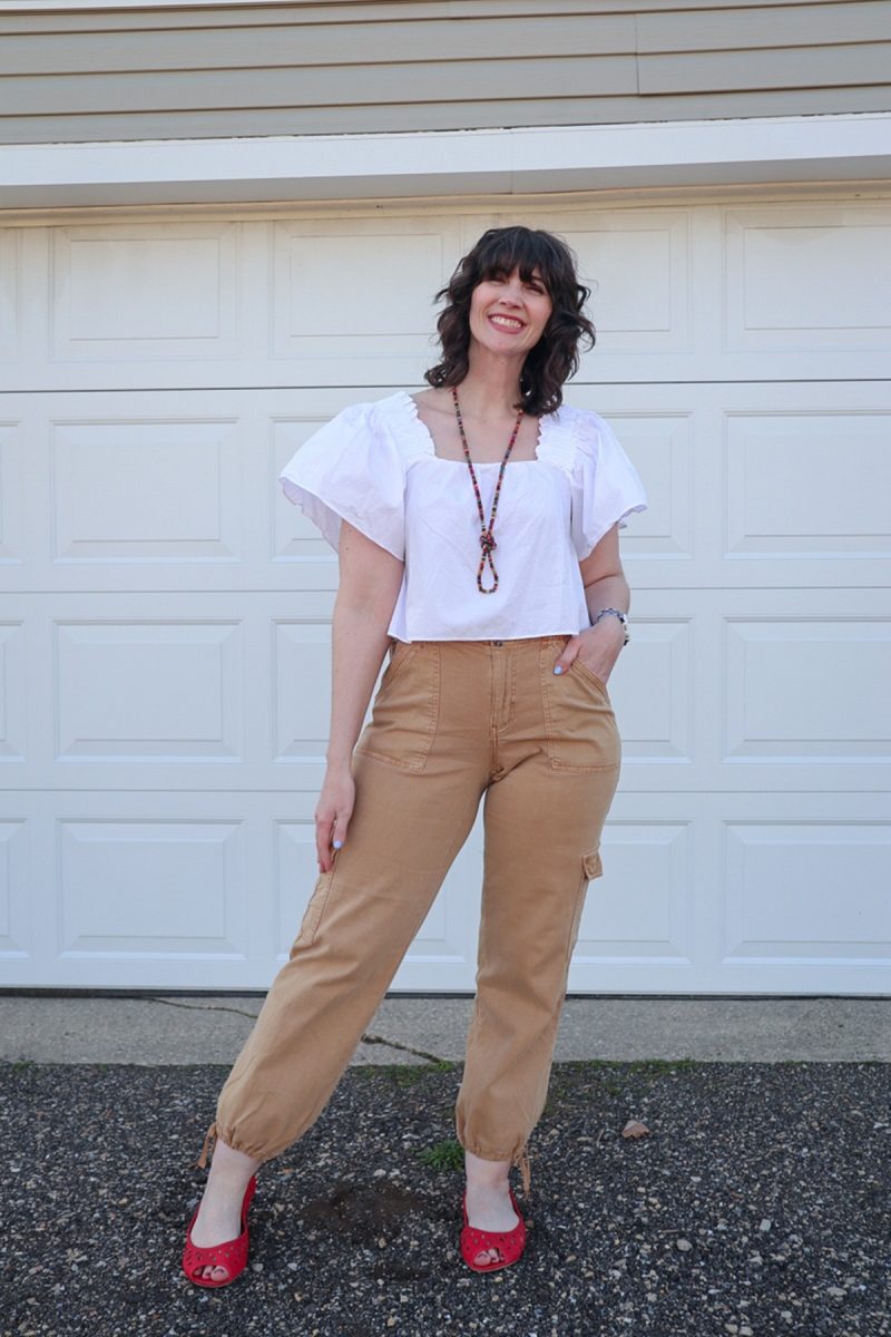 Tan Cuffed Cargo Pants With Puff-Sleeve Top and Red Heels — Cargo Pants Outfits
