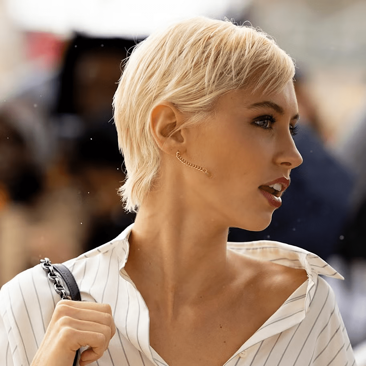 вид сбоку Textured Blonde Pixie — Pixie Cut for Thin Hair