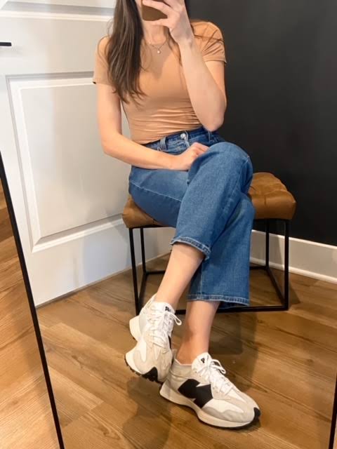Effortless Everyday: New Balance with Jeans and a Tee Effortless Everyday: New Balance with Jeans and a Tee — New Balance Outfits