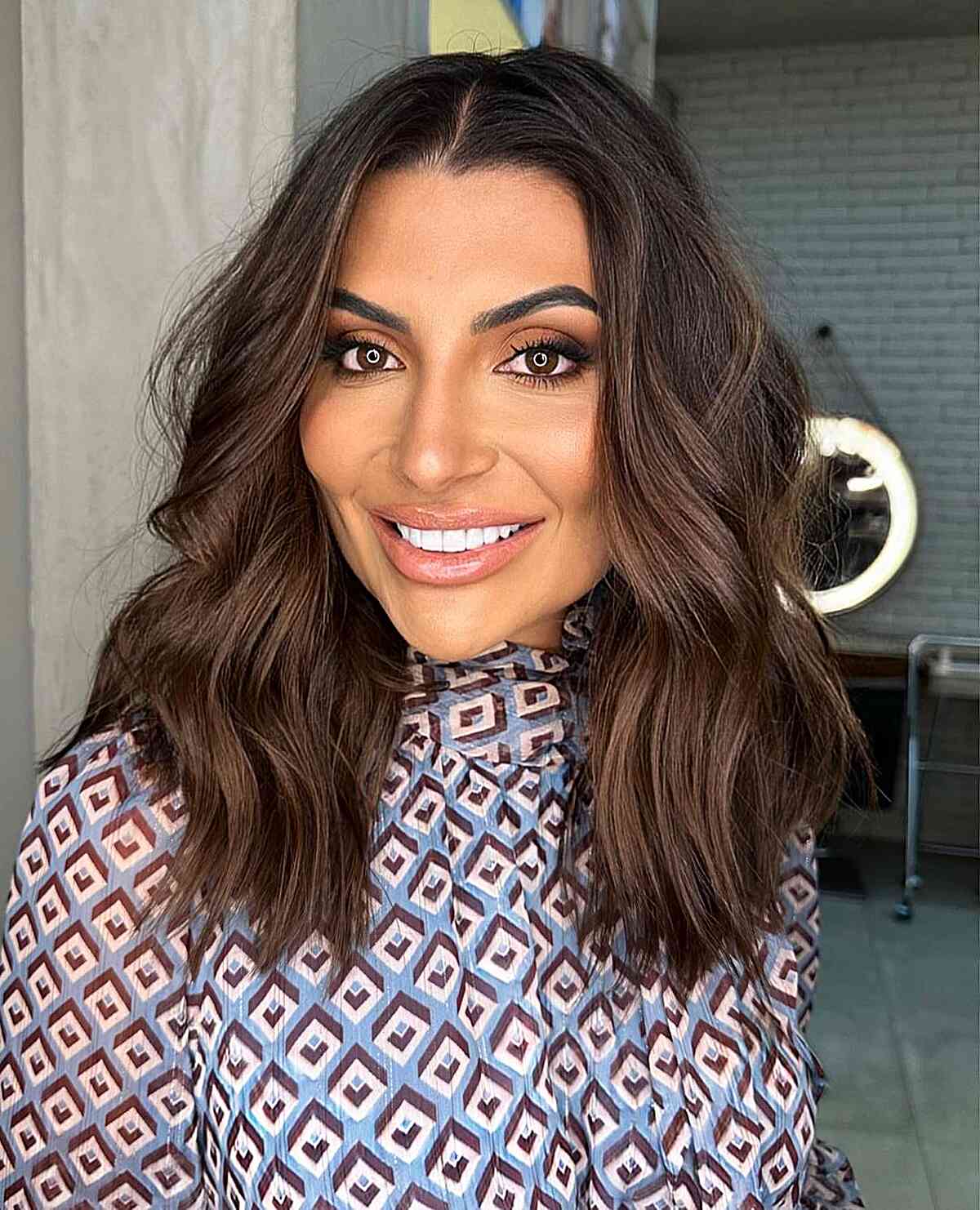 Dark Brown Collarbone Waves With Subtle Highlights — Shoulder Length Hairstyles