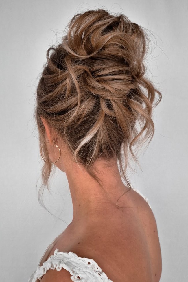 Messy Textured Updo with Loose Strands Messy Textured Updo with Loose Strands — Updos