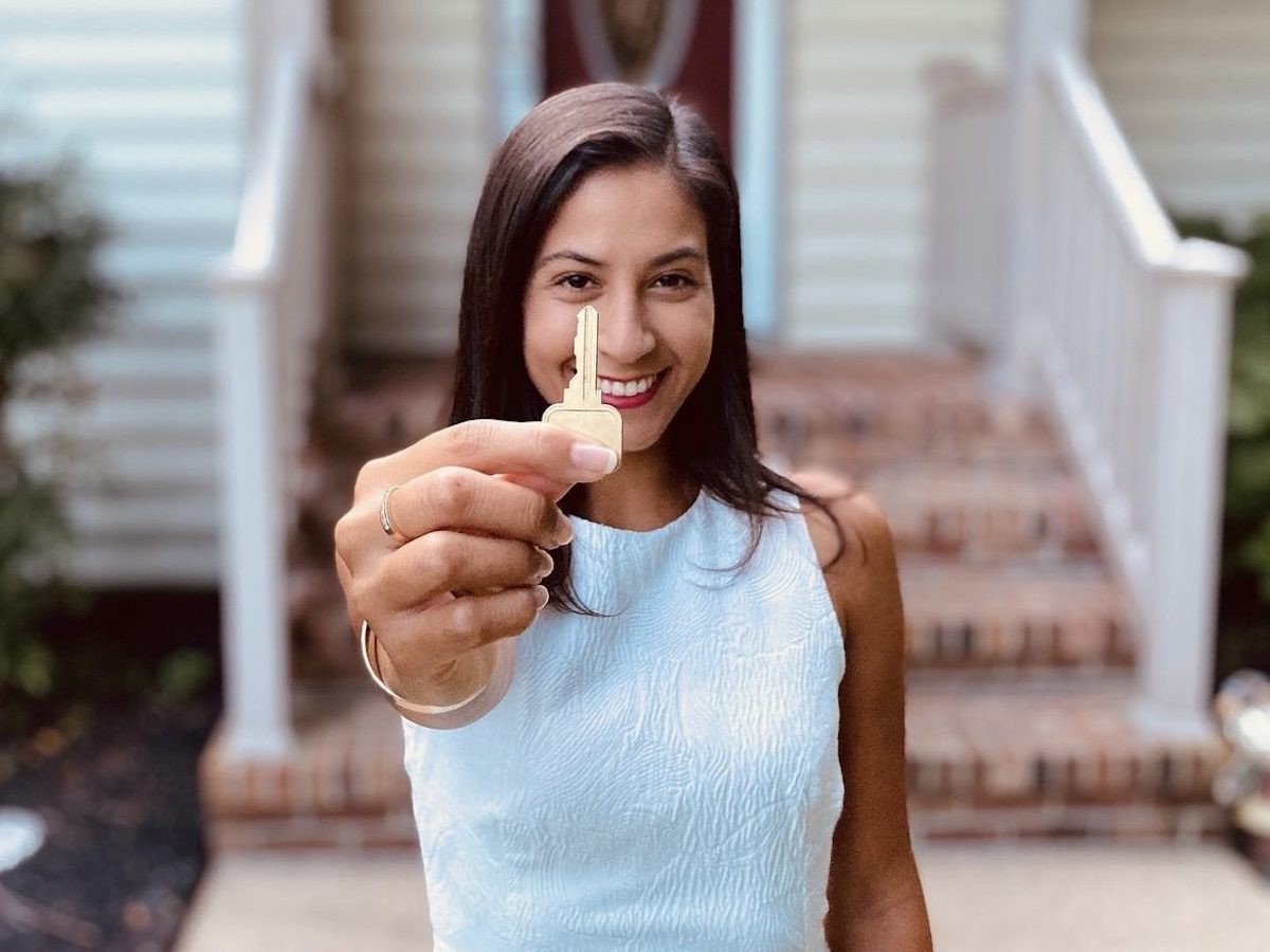 Short Square Light Blue with Key — Realtor Nails