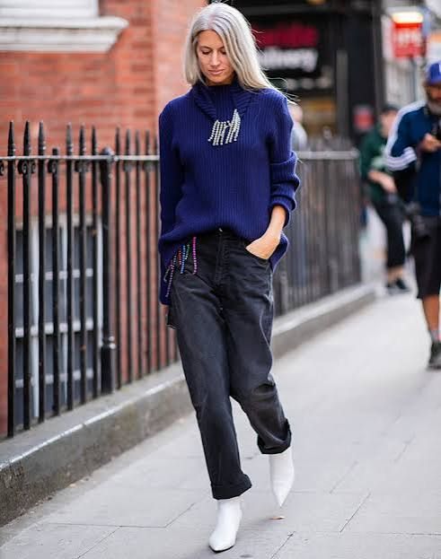 Charcoal Boyfriend Jeans with Statement Necklace Charcoal Boyfriend Jeans with Statement Necklace — Boyfriend Jeans Outfits