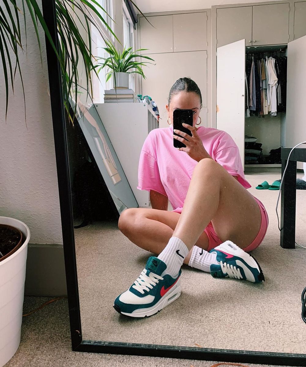 Wearability: Everyday Air Max with a Classic Tee Wearability: Everyday Air Max with a Classic Tee — Air Max Outfits