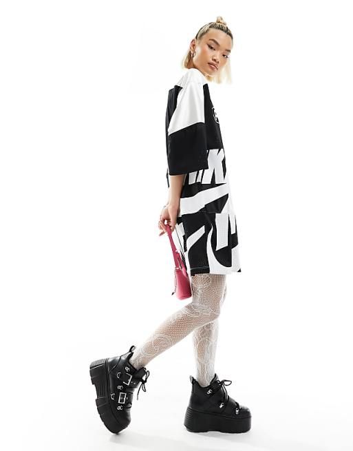 Graphic Tee Dress with Lace Tights and Platform Boots Graphic Tee Dress with Lace Tights and Platform Boots — T Shirt Dress Outfits