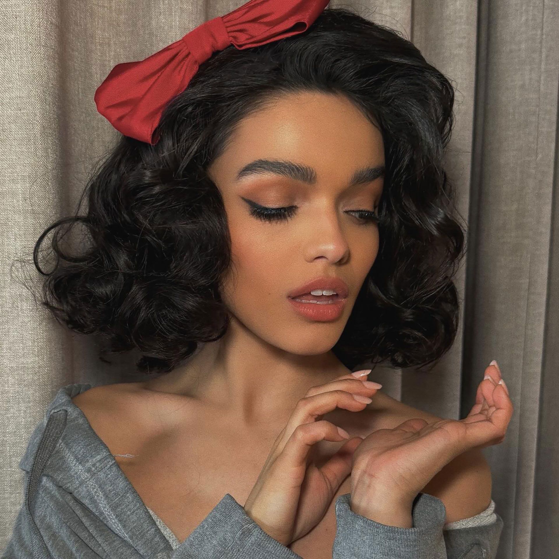 Shoulder-Length Bob With Wavy Bangs Shoulder-Length Bob With Wavy Bangs — Haircuts for Thick Hair
