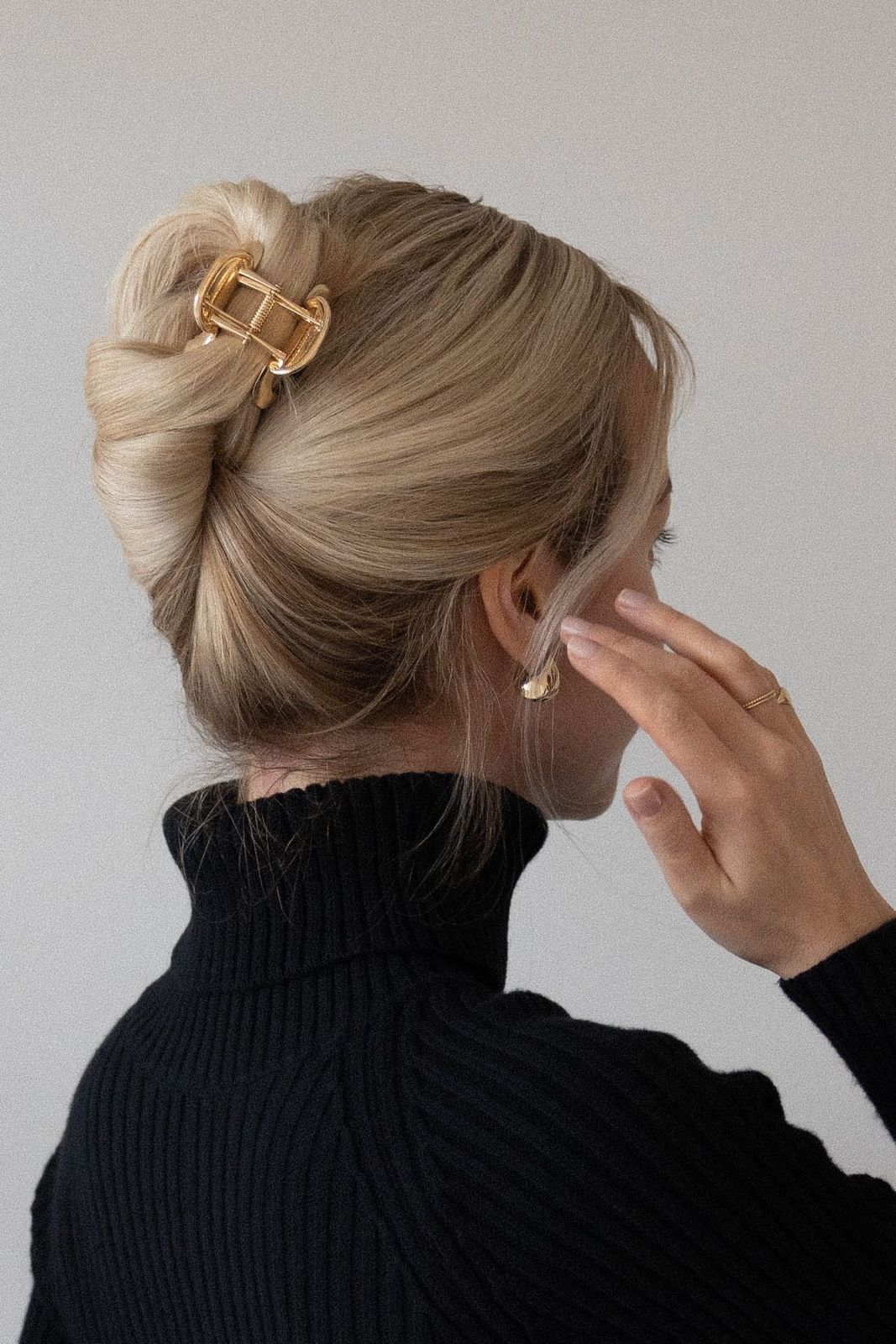 Chic Twisted Bun with Geometric Clip — Mini Claw Clip Hairstyles
