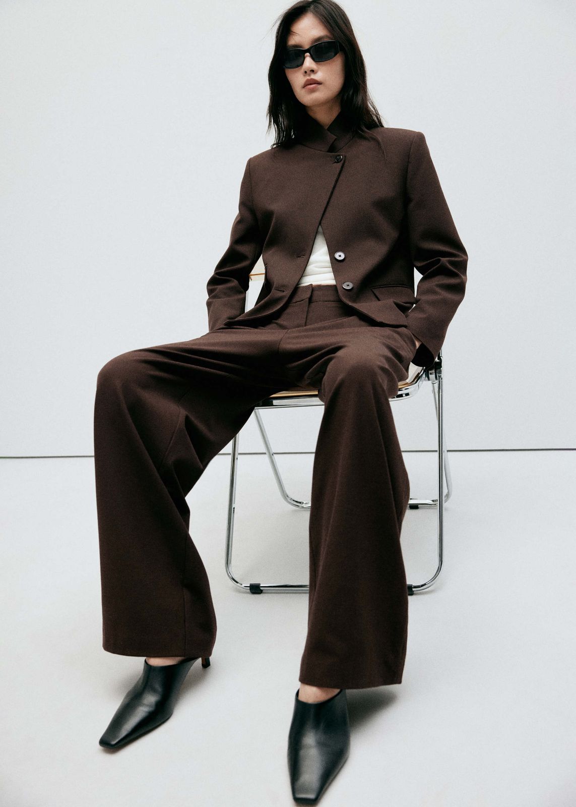 Structured Jacket Over White Top with Wide-Leg Trousers Structured Jacket Over White Top with Wide-Leg Trousers — Palazzo Pants Outfits