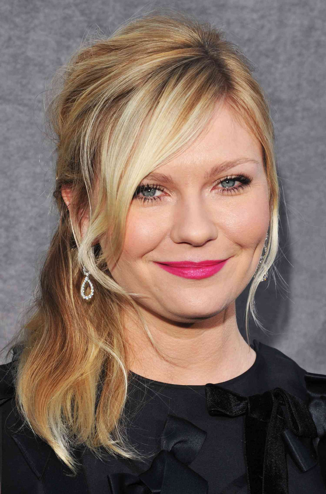 Side Ponytail With Face-Framing Bangs Side Ponytail With Face-Framing Bangs — Hairstyles for Receding Hairline Women