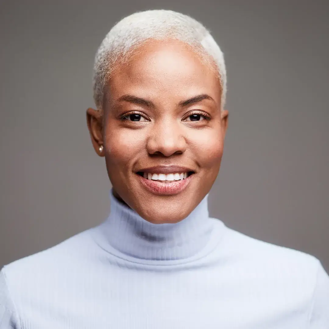 Chic Simplicity: Light Blue Turtleneck for a Focused Portrait — Headshot Outfits
