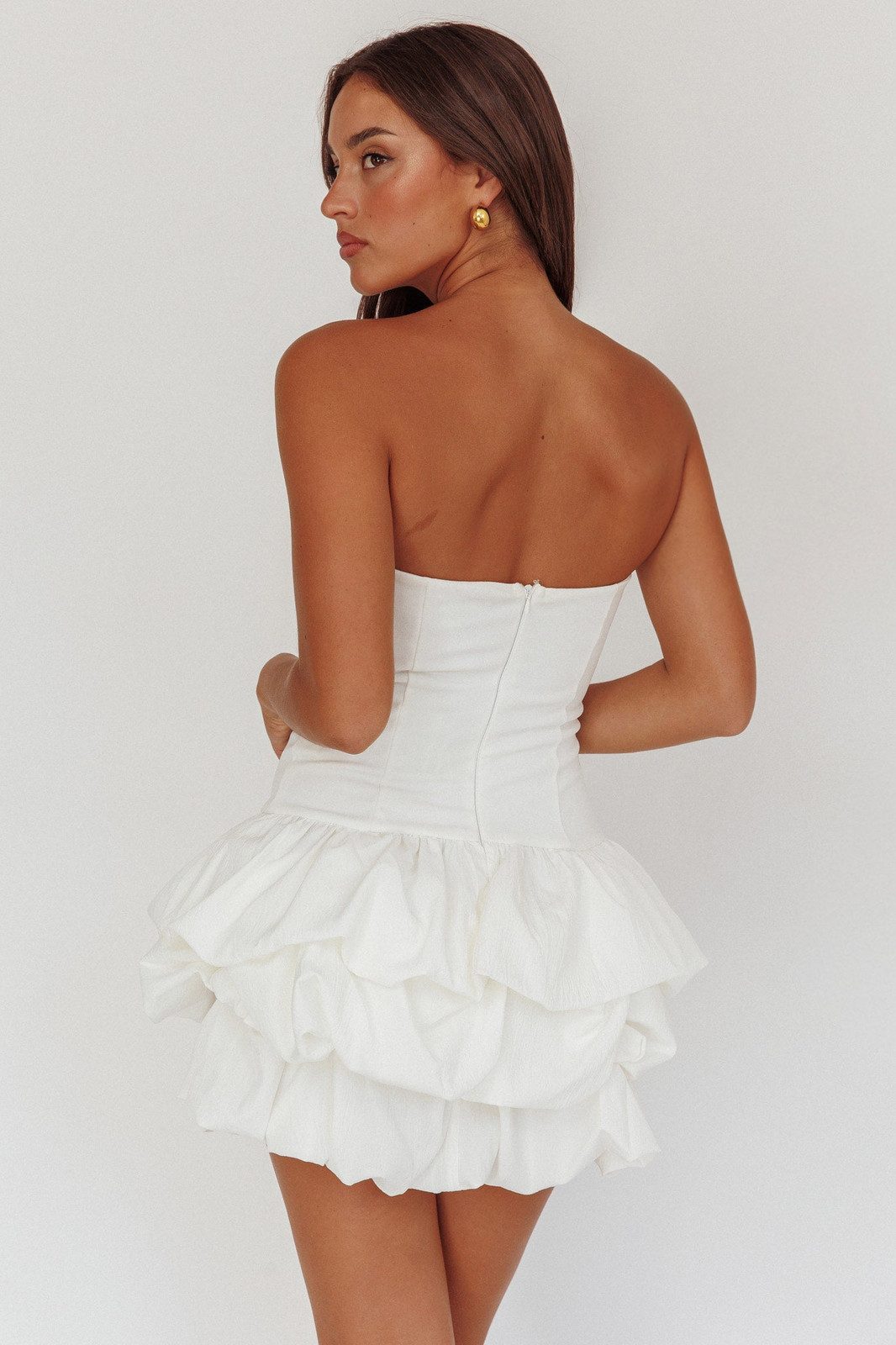 Strapless Mini Dress Paired with Sneakers Strapless Mini Dress Paired with Sneakers — Graduation Outfits