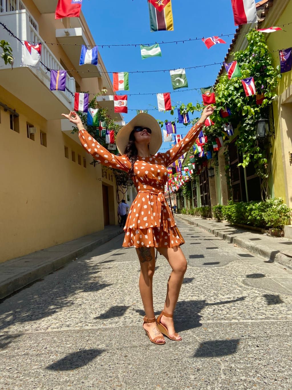 Retro Charm: Polka Dot Mini Dress with Wide-Brimmed Hat — Cartagena Outfits