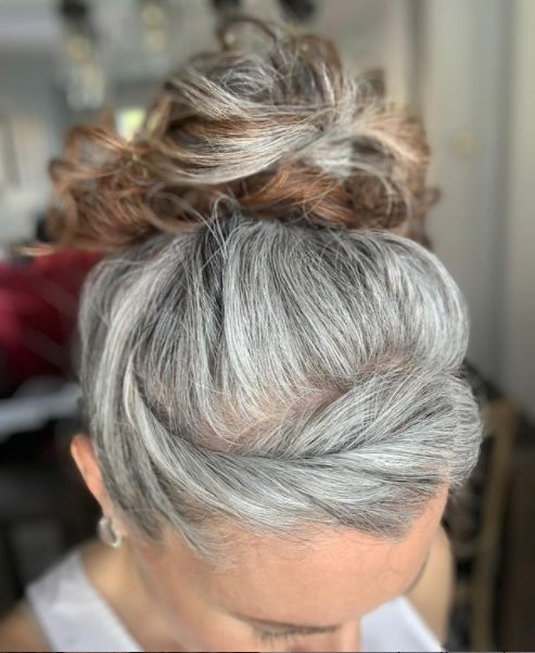 Air Dried Gray Bob With Blonde Highlights — Transitioning to Gray Hair