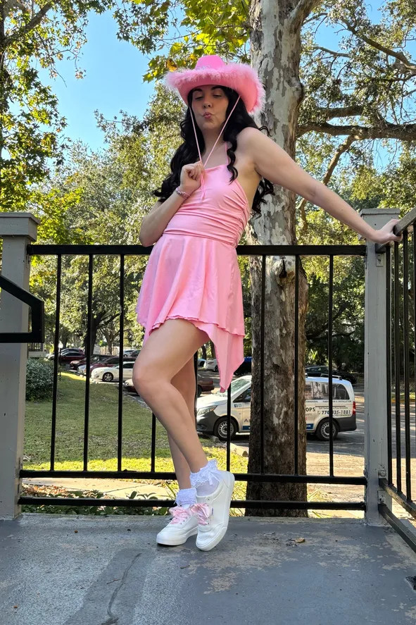 Pink Dress and Cowboy Hat for a Themed Event — Orlando Outfits