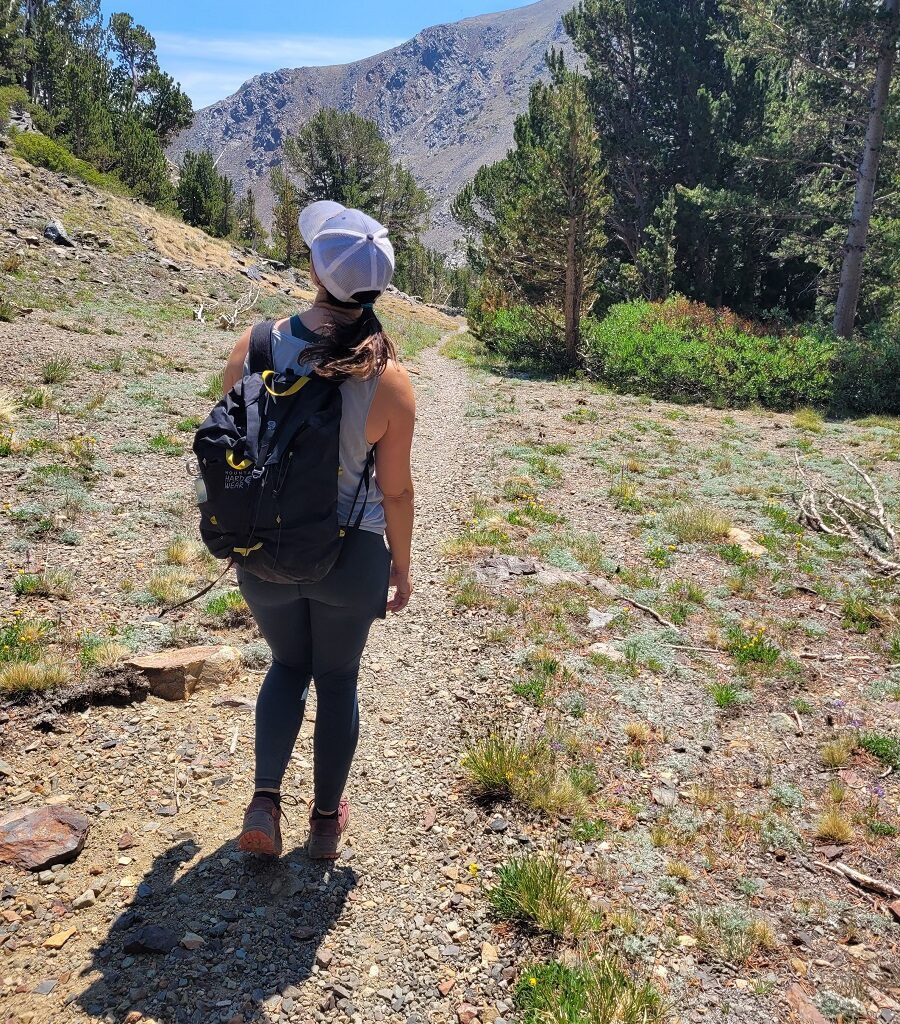 Yosemite Trail Walk: Grey Tank Top and Dark Leggings Yosemite Trail Walk: Grey Tank Top and Dark Leggings — Yosemite Outfits