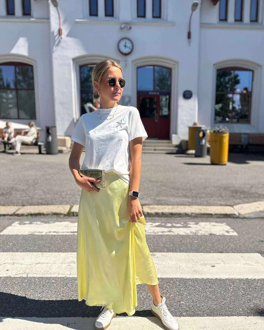 Satin Midi Skirt with T-shirt and White Sneakers Satin Midi Skirt with T-shirt and White Sneakers — Sneakers with Skirt Outfits