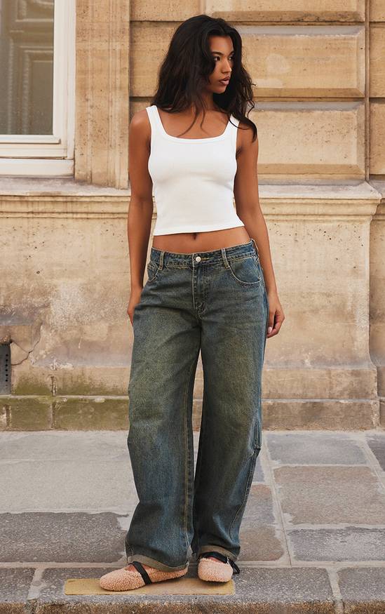 Baggy Dark Wash Barrel Jeans for Laid-Back Vibes Baggy Dark Wash Barrel Jeans for Laid-Back Vibes