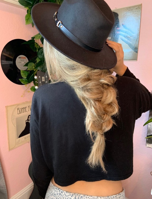 Voluminous Ash Blonde Fishtail Braid — Heatless Hairstyles