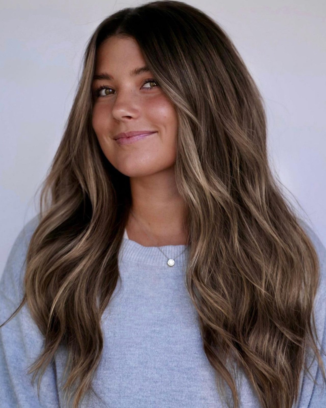 Middle Visual Idea Middle Visual Idea — Highlights on Brown Hair