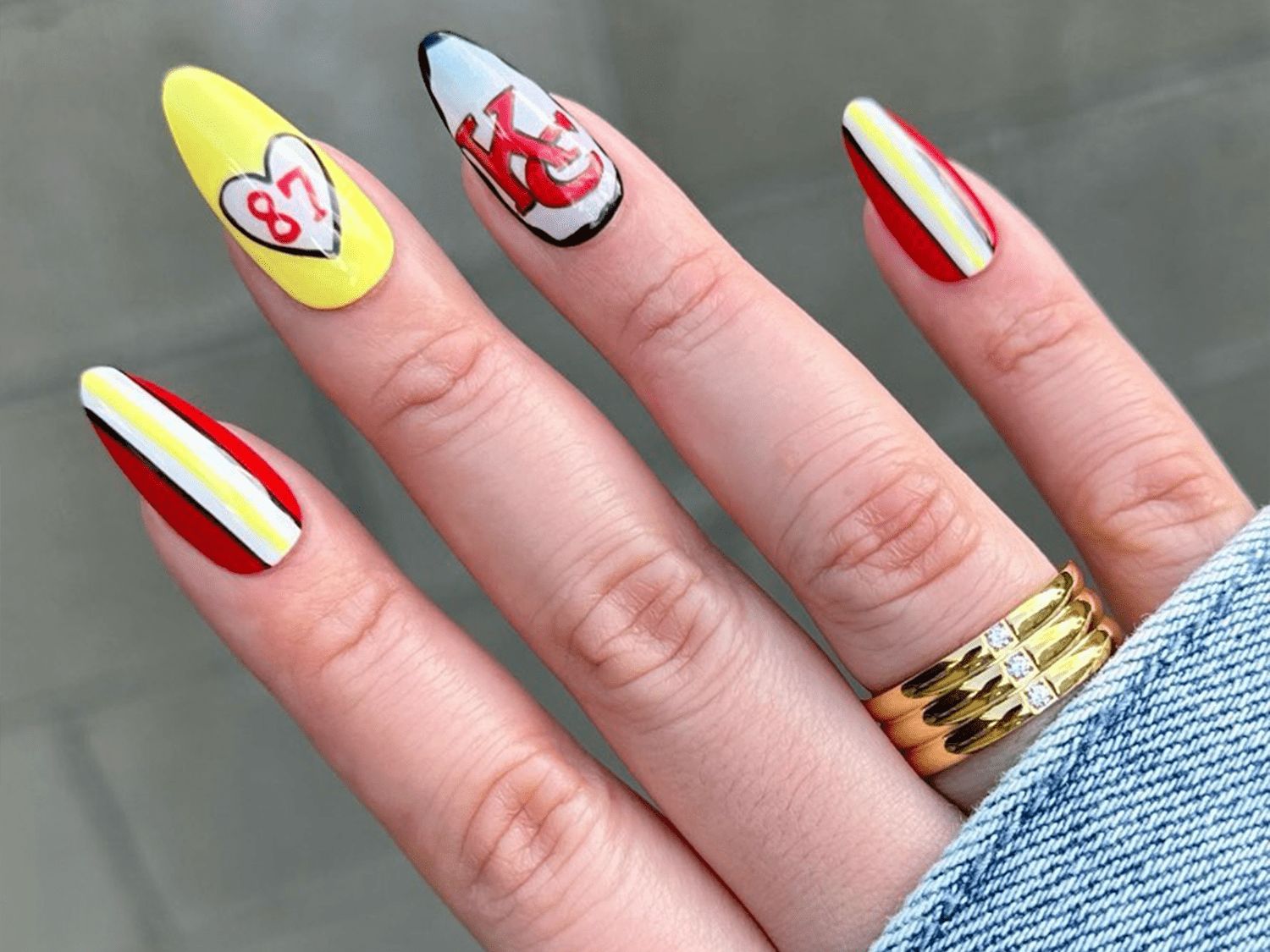 Yellow Nail With Heart And Number 87 Visual Idea Yellow Nail With Heart And Number 87 Visual Idea — Soccer Nails