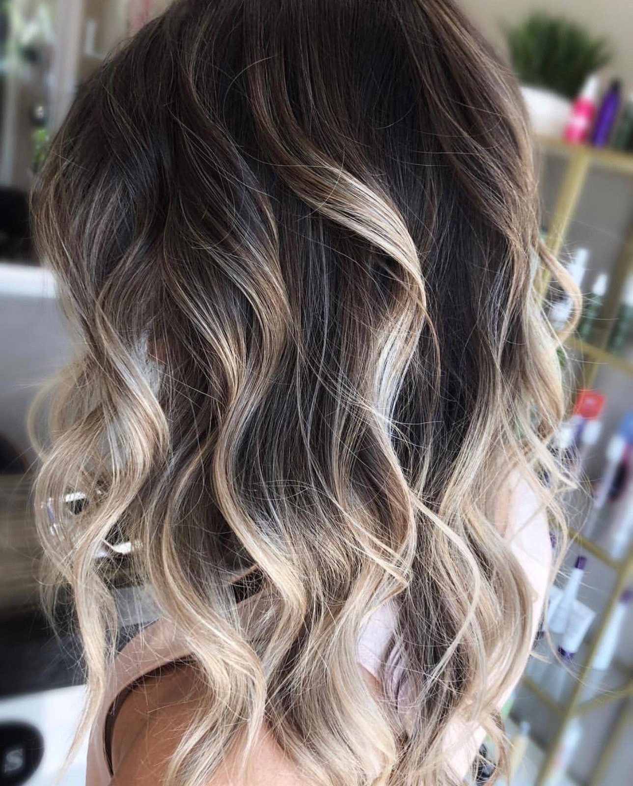 Dark Brown Base With Blonde Highlights Collarbone Waves Dark Brown to Light Blonde Dark Brown Base With Blonde Highlights Collarbone Waves Dark Brown to Light Blonde — Shadow Root