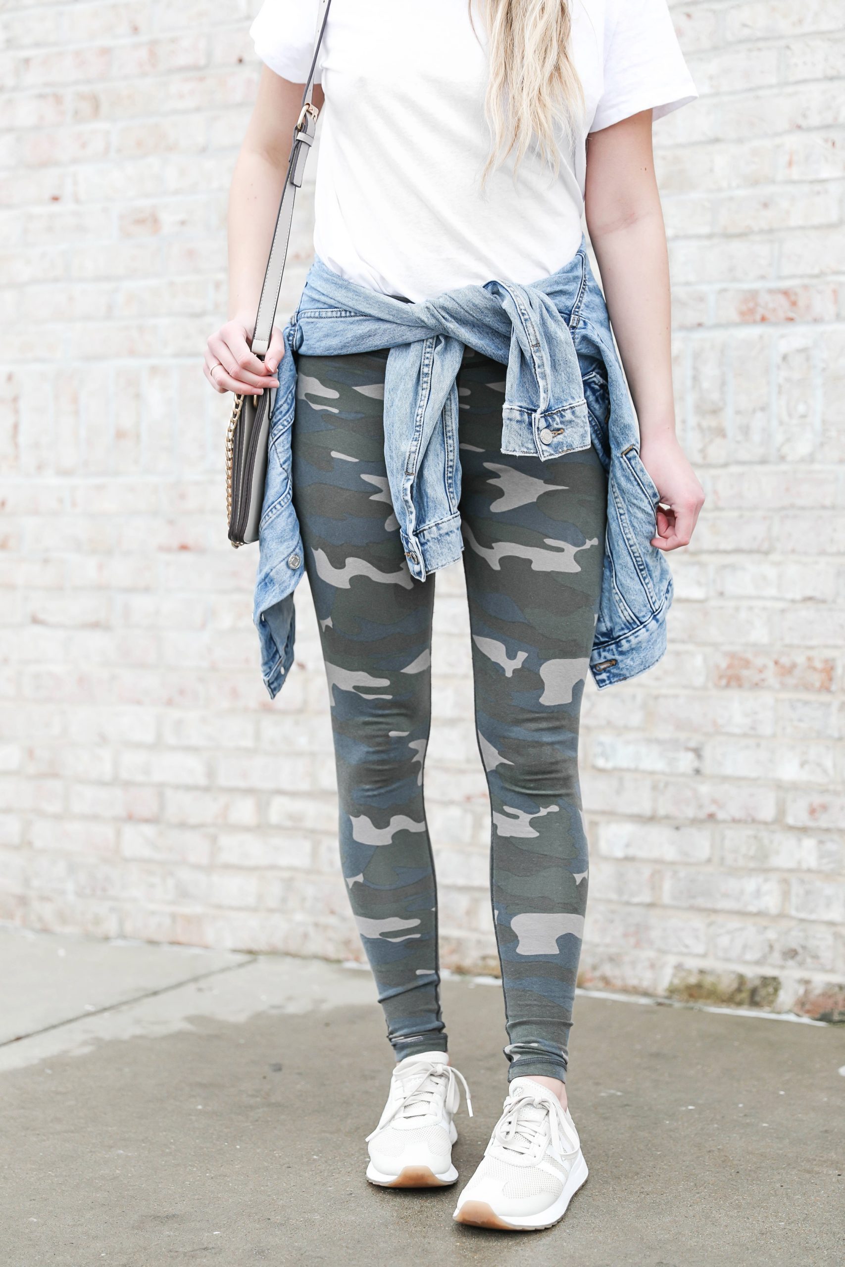Fitted Camo Leggings with Denim Jacket and Crossbody Bag Fitted Camo Leggings with Denim Jacket and Crossbody Bag — Camo Outfits