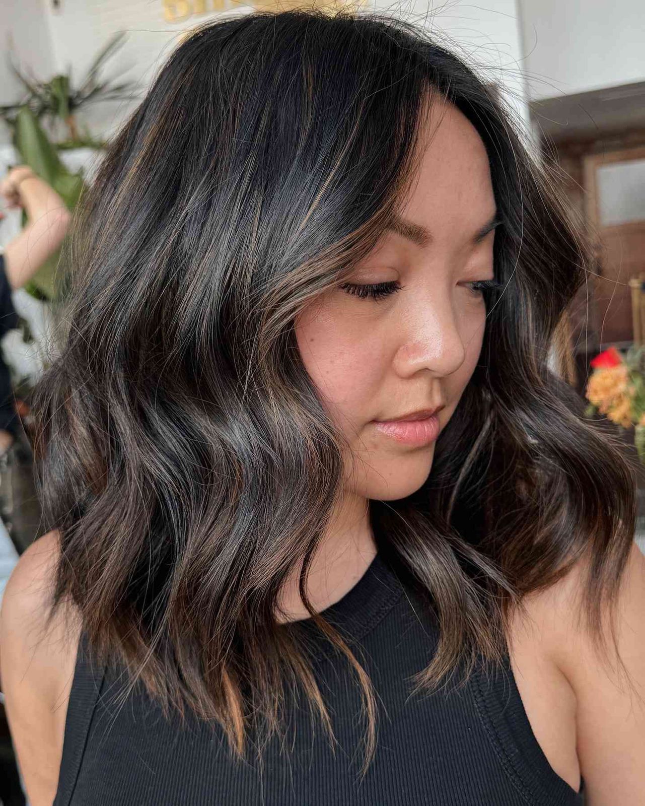 Collarbone Medium Brown Lob With Caramel Highlights Collarbone Medium Brown Lob With Caramel Highlights — Natural Hair Colors