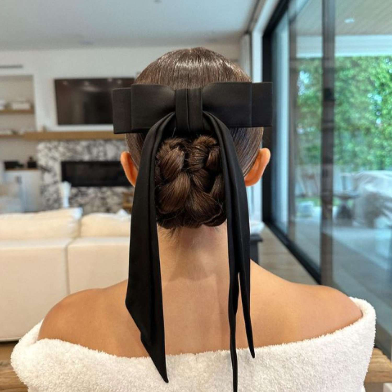 Low Dark Brown Bun with Oversized Bow Low Dark Brown Bun with Oversized Bow — Ballet Hairstyles