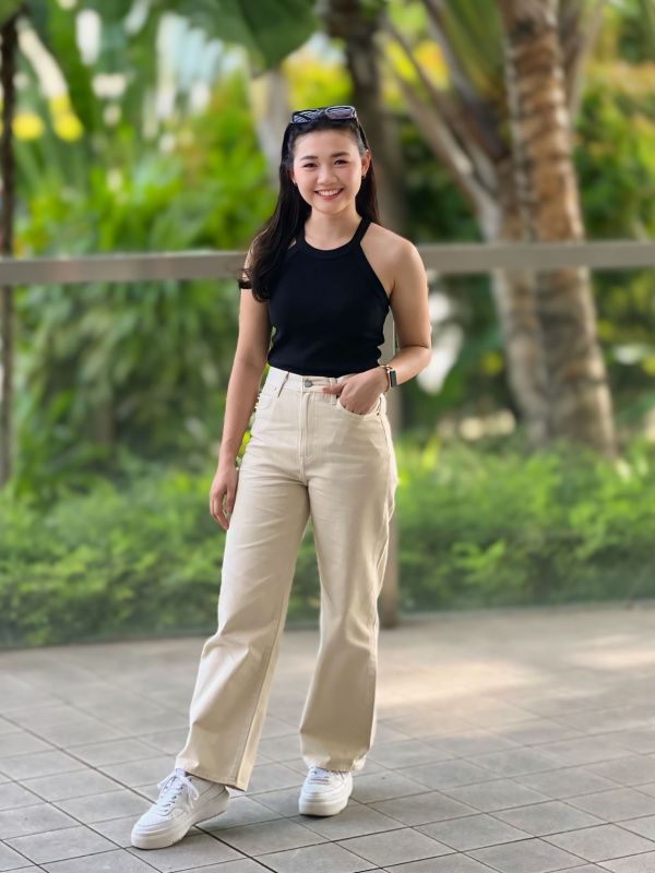 Effortless Black Halter Tank Top with Beige Wide-Leg Pants Effortless Black Halter Tank Top with Beige Wide-Leg Pants — Halter Top Outfits