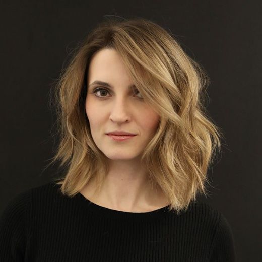 Wavy Chin Bob With Side-Swept Bangs — Hairstyles for Double Chin