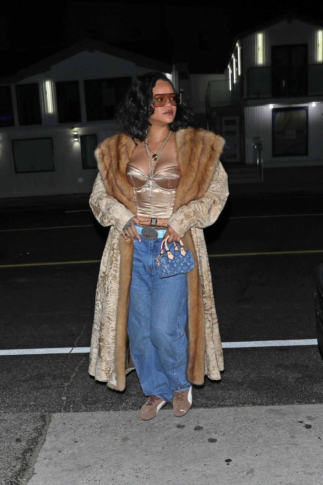 High Fashion Streetwear: Fur Coat, Corset, and Brown Speedcats High Fashion Streetwear: Fur Coat, Corset, and Brown Speedcats — Puma Speedcat Outfits